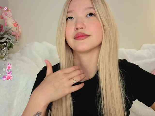 milli-sunrise Live Webcam on BongaCams
