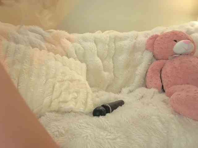milli-sunrise Live Webcam on BongaCams