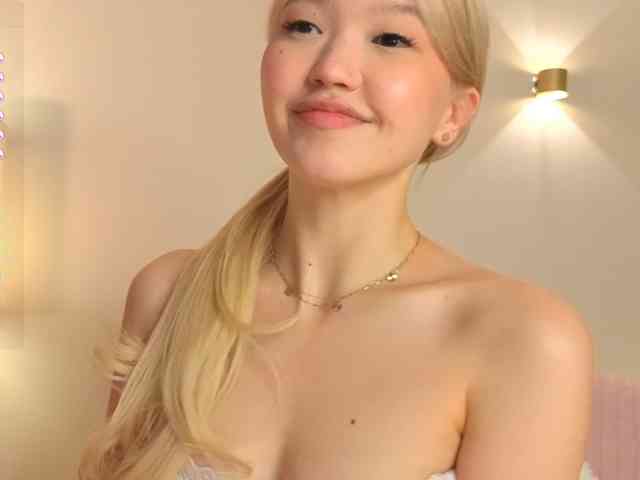 milli-sunrise live female cam on bongacams