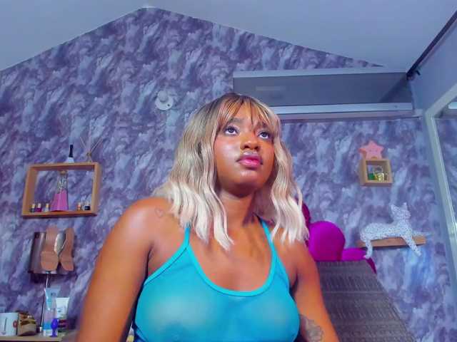 EMMAPARIS live webcam show