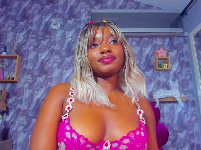 EMMAPARIS live cam on BongaCams