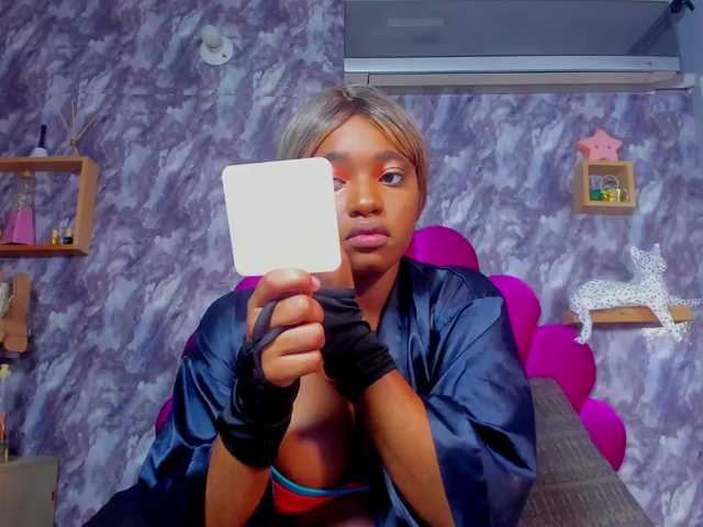 EMMAPARIS live cam on BongaCams