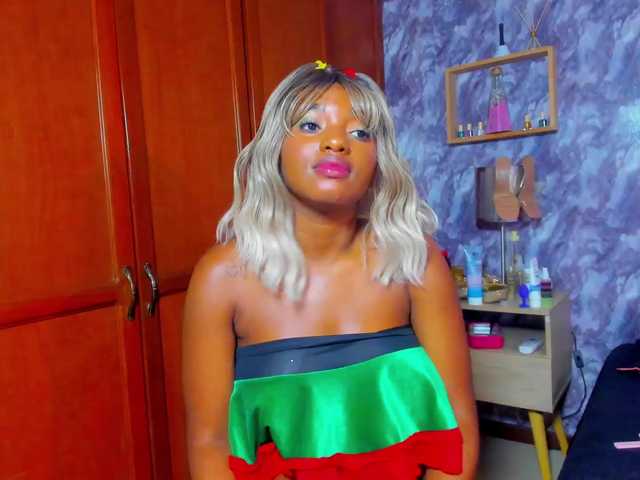 EMMAPARIS live cam on BongaCams