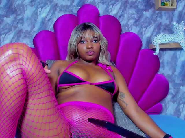 EMMAPARIS live cam on BongaCams