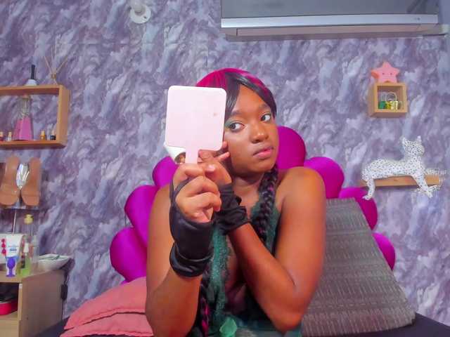 EMMAPARIS live cam on BongaCams