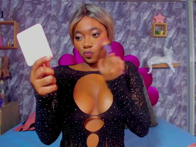 EMMAPARIS live cam on BongaCams