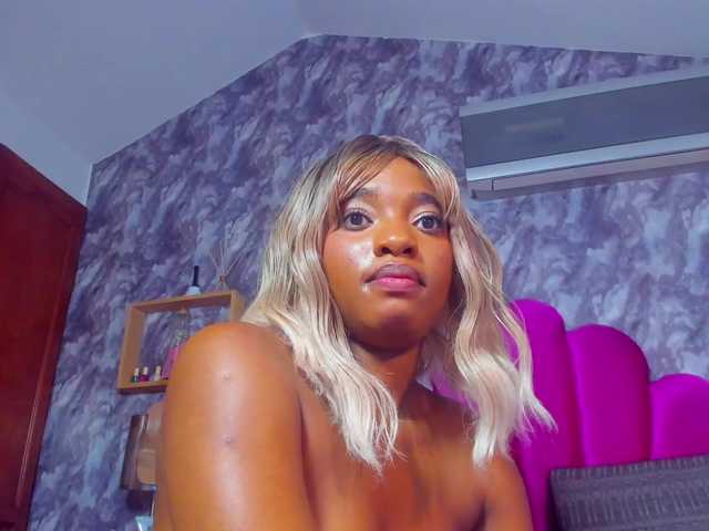 EMMAPARIS live cam on BongaCams