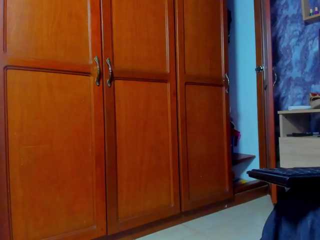 EMMAPARIS live cam on BongaCams