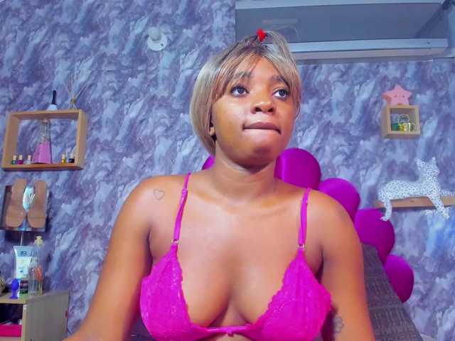 EMMAPARIS live cam on BongaCams
