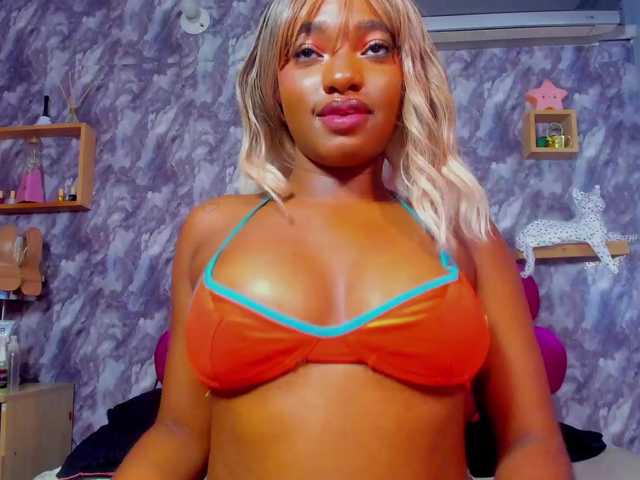 EMMAPARIS live cam on BongaCams