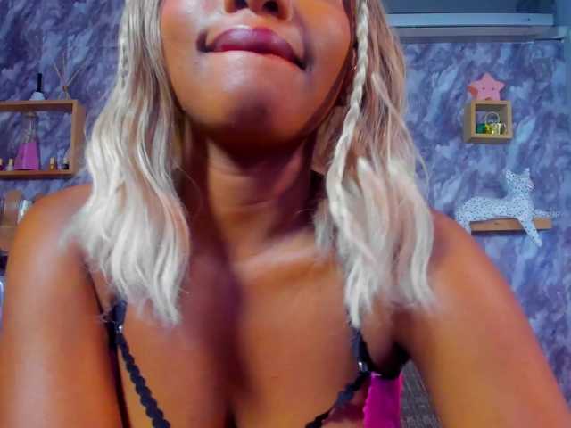 EMMAPARIS live cam on BongaCams