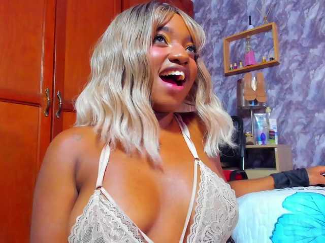 EMMAPARIS live cam on BongaCams