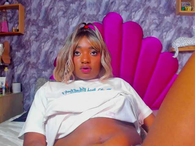 EMMAPARIS live cam on BongaCams