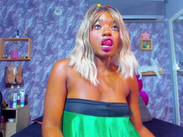 EMMAPARIS live cam on BongaCams