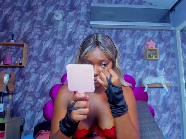 EMMAPARIS live cam on BongaCams