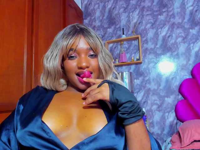 EMMAPARIS live cam on BongaCams