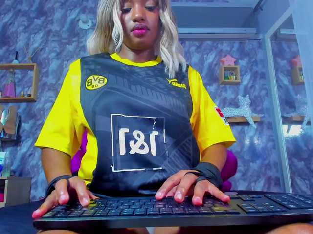 EMMAPARIS live cam on BongaCams