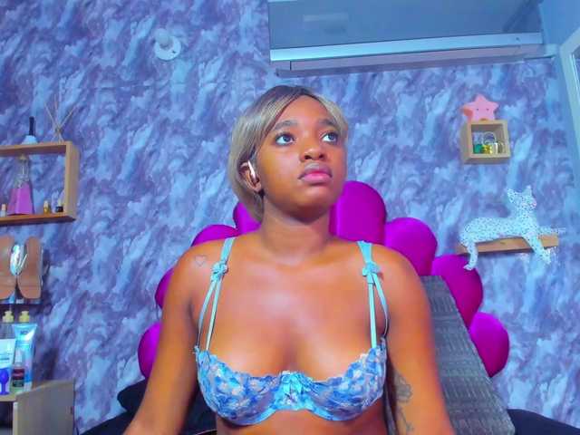 EMMAPARIS live cam on BongaCams