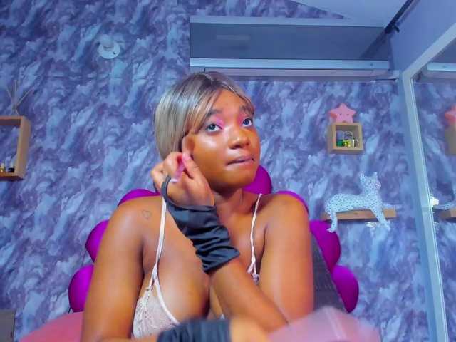 EMMAPARIS live webcam show