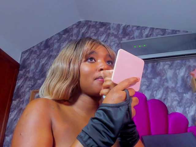 EMMAPARIS live webcam show