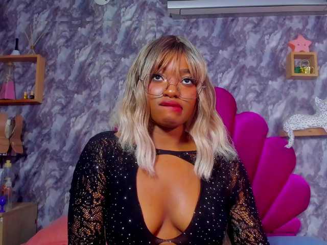 EMMAPARIS live cam on BongaCams