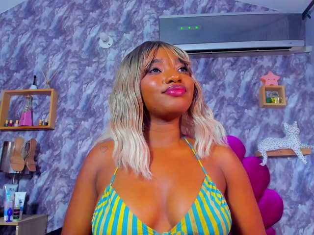 EMMAPARIS live cam on BongaCams