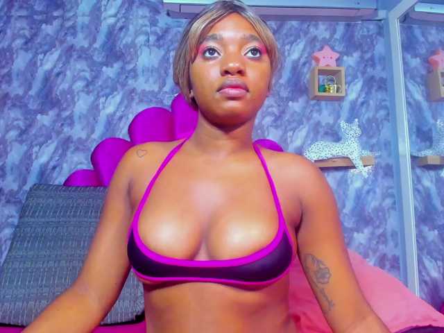 EMMAPARIS live cam on BongaCams