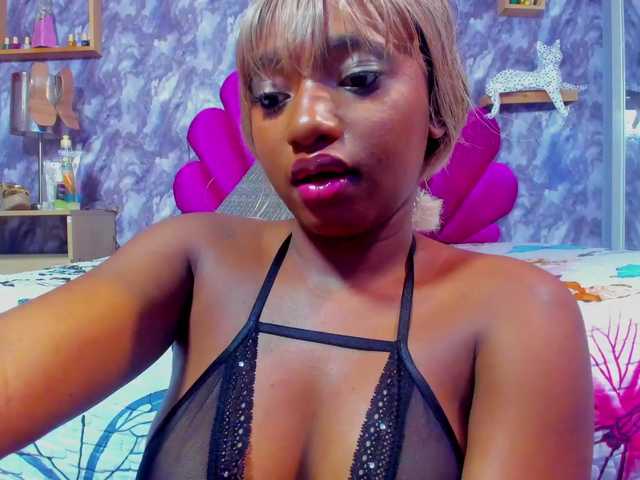 EMMAPARIS live cam on BongaCams