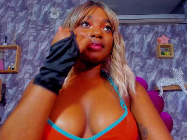 EMMAPARIS live webcam show