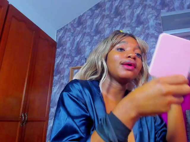 EMMAPARIS live cam on BongaCams