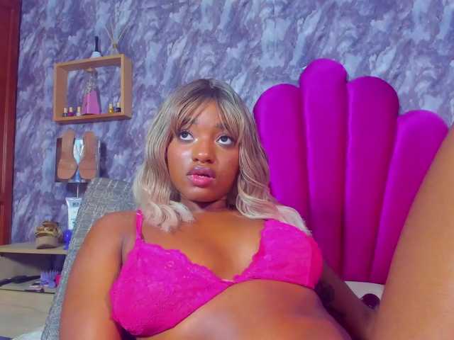 EMMAPARIS live cam on BongaCams