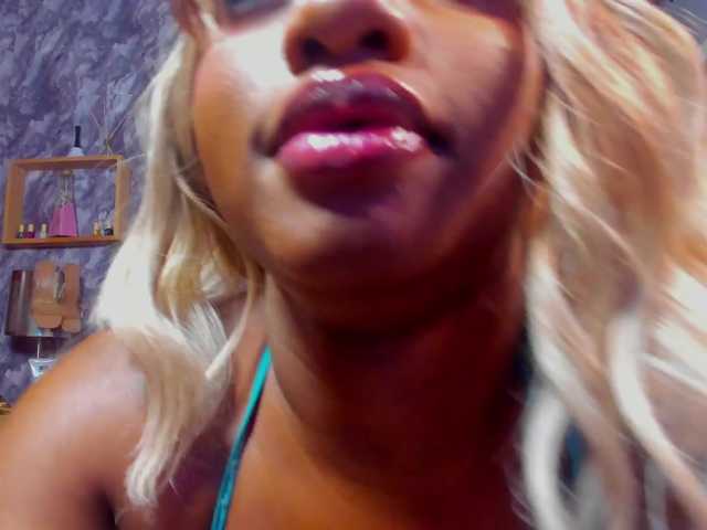 EMMAPARIS live cam on BongaCams