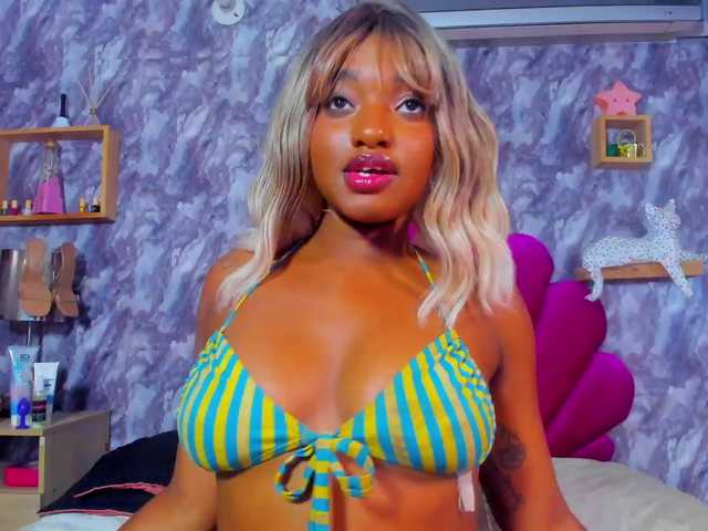EMMAPARIS live cam on BongaCams