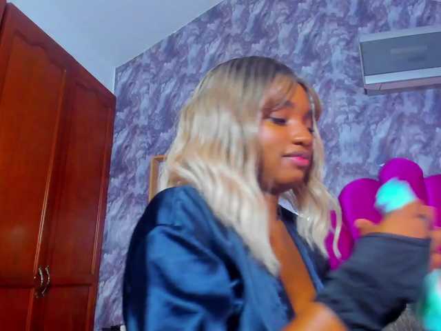 EMMAPARIS live cam on BongaCams