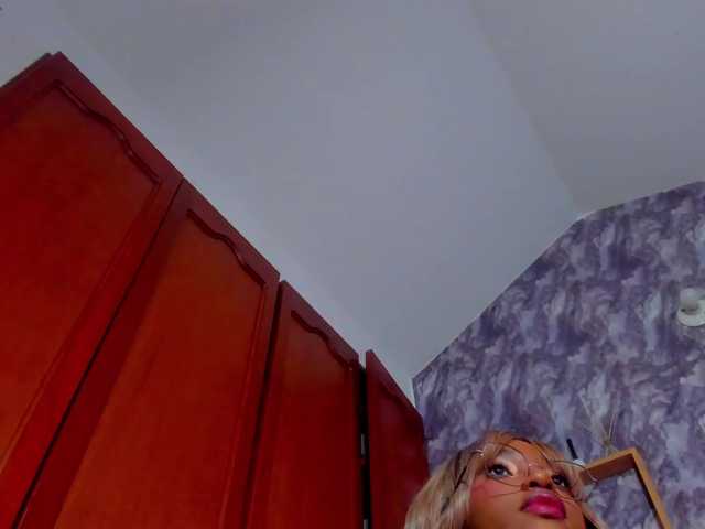 EMMAPARIS live cam on BongaCams