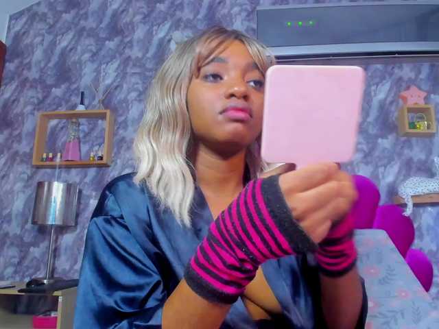 EMMAPARIS live cam on BongaCams