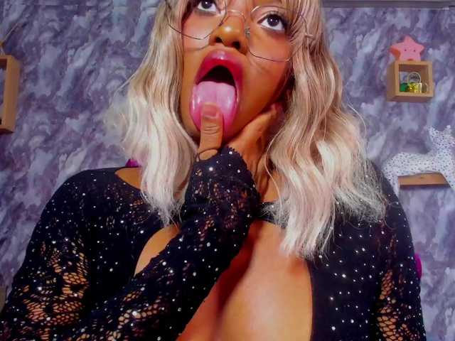 EMMAPARIS live cam on BongaCams