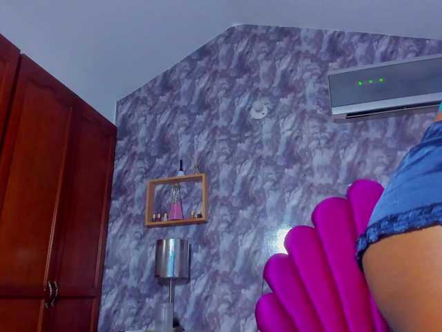EMMAPARIS live cam on BongaCams