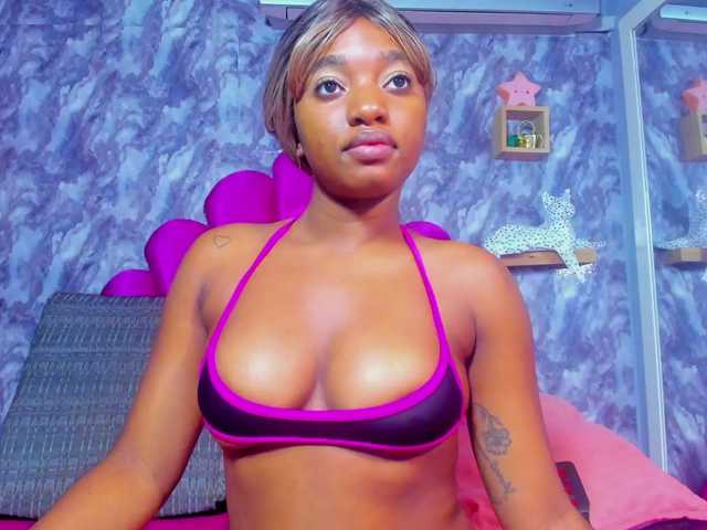 EMMAPARIS live cam on BongaCams