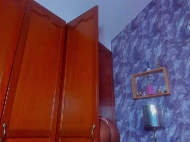 EMMAPARIS live cam on BongaCams