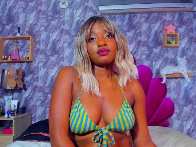 EMMAPARIS live cam on BongaCams