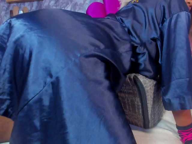 EMMAPARIS live cam on BongaCams