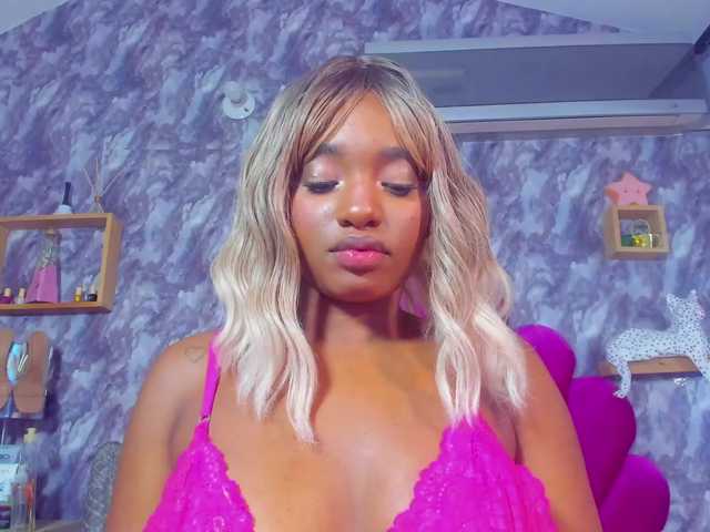 EMMAPARIS live cam on BongaCams