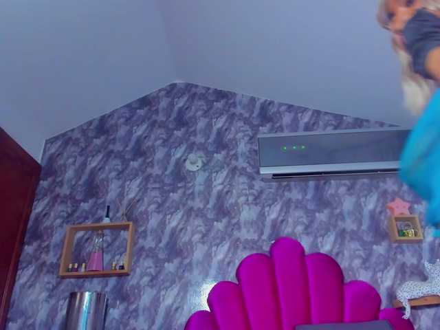 EMMAPARIS live webcam show