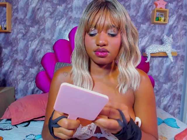EMMAPARIS live cam on BongaCams