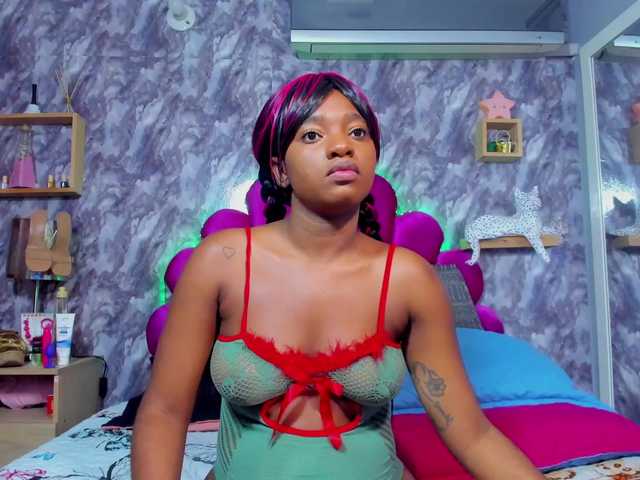 EMMAPARIS live cam on BongaCams
