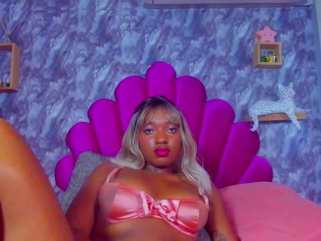 EMMAPARIS live cam on BongaCams