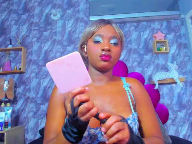 EMMAPARIS live cam on BongaCams