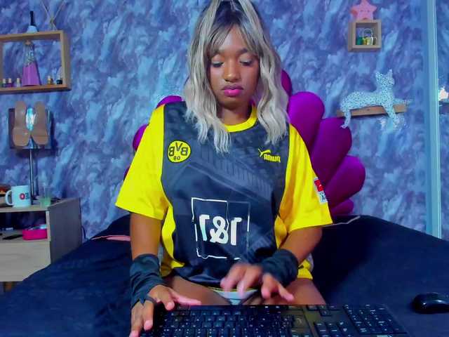 EMMAPARIS live cam on BongaCams