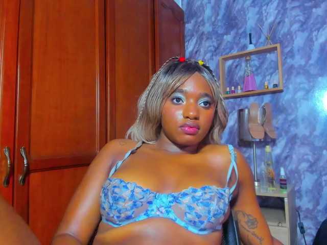 EMMAPARIS live cam on BongaCams
